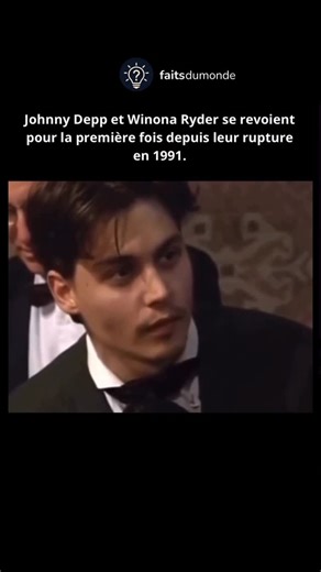 Faitsdumondes on Instagram: "Johnny Depp et Winona Ryder formaient l’un des couples les plus médiatisés du début des années 1990. Ils se rencontrèrent en 1989, alors qu’ils étaient encore jeunes et commençaient à se faire un nom à Hollywood. Leur idylle progressa rapidement. Quelques mois après leur rencontre, ils étaient déjà fiancés et la presse les présentait comme le couple idéal du cinéma. Leur alchimie devint encore plus évidente lorsqu’ils jouèrent ensemble dans le film « Edward aux mains