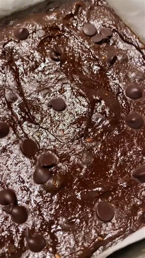 Recipe here https://organicallyaddison.com/avocado-brownies/ These brownies are so fudge-like you'll forget they're made with avocado! This easy one bowl recipe takes no time at all. | Organically Addison
