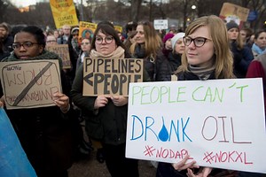 Trump signs executive orders to advance oil pipelines