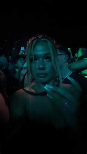 queen in the back was vibing the whole time😖 she was tmu🫶🏼🫶🏼🫶🏼 | dancing queen