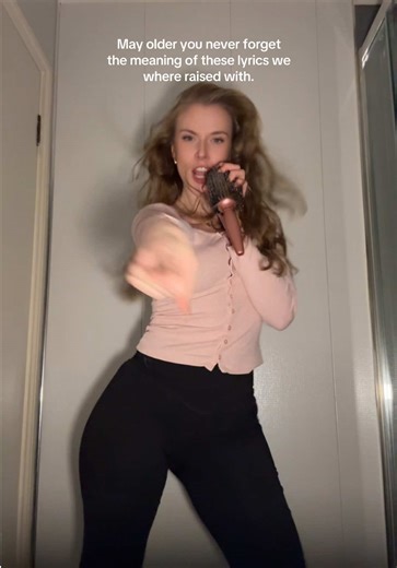 No matter how lost you feel, you’re never stuck forever✨ You can change direction, start again, and create a brand new chapter my loves📖 The world is your oyster my loves, full of chances, fresh starts, and paths waiting for you to take the first step🚶🏼‍♀️ Trust yourself… you’ll always find your way back home🥹✨🤍 #hannahmontana #mileycyrus #childhood #memories #song