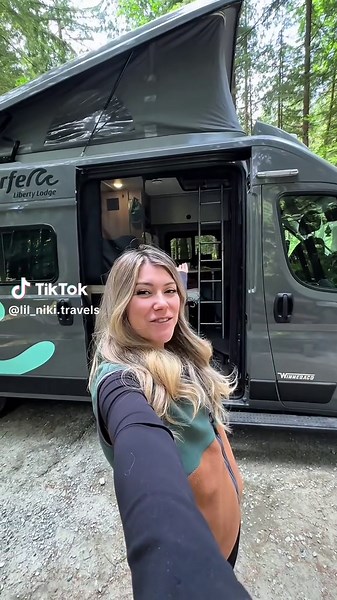 Tour of the Road Surfer Liberty Lodge Van