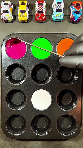 Color Guessing Challenge with 4 Unique Colors