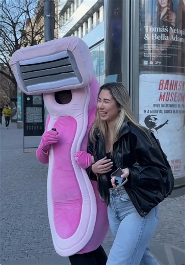 ✨ Hladká pokožka bez starostí? Laserová epilace je řešení. Zapomeň na každodenní holení, zarůstající chloupky nebo podrážděnou pokožku. Laserová epilace je moderní a dlouhodobé řešení, díky kterému bude tvoje pokožka krásně hladká po mnohem delší dobu. ✔️ méně chloupků už po prvních ošetřeních ✔️ jemnější a pomalejší růst ✔️ žádné podráždění jako po žiletce ✔️ dlouhodobý efekt 💰 Ceník: Bikiny hluboké (brazilské) – 1 700 Kč Bikiny klasické – 1 000 Kč Podpaží – 600 Kč Linie na břiše – 300 Kč Nohy