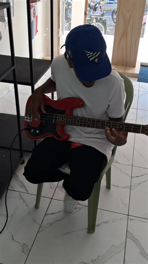El bajo también tiene su brillo en nuestra academia 🎸🔥 Nuestros alumnos de bajo aprendiendo y disfrutando junto al profesor Memin Bass, demostrando que en la música típica cada instrumento cuenta y hace la diferencia. Academia de Música Típica Rafelito Román 📍 Calle Profesor Juan Bosch, Puerto Plata (antigua tienda Ziclo) 📍 Ubicación: https://maps.app.goo.gl/t5c3UMtr24KPDBRp6?g_st=ic ✨ Recuerda: todas nuestras clases son totalmente gratuitas.
