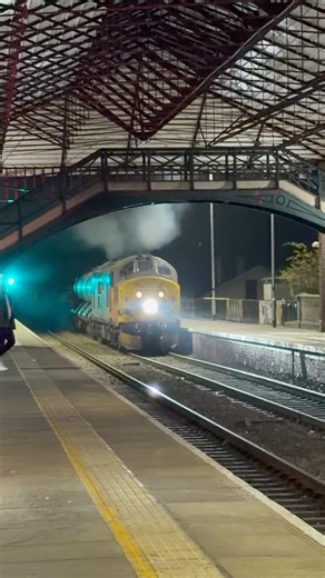 Class 37s Thrashing Through Filey Station | RHTT