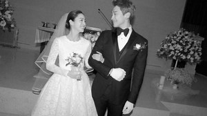 Korean stars Rain and Kim Tae Hee are officially married!
