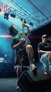 Selamat berakhir pekan, waktunya Terapi Energi 🤘🏻🔥 • #stloco #terapienergi #live #concert #kalimantan #reimagine #saintloco | St.Loco