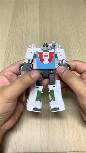 Unleashing the Legacy: Transformers Wheeljack in Action! #TransformersLegacy #Wheeljack #ActionFigures #ToyCollectors #TransformersFans #ToyPhotography #CollectorCommunity #TransformersToys #ToyUnboxing #Nostalgia #GeekCulture #ToyReview #Autobots #TransformersUniverse | Chopper’s Toys