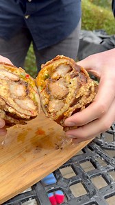 35M views · 752K reactions | Your gotta be putting a crackling crust onto your Pork Belly Mac n Cheese Burritos  Using the trusty cracking method from the legend Jorts Kitchen of course #porkbelly #burrito #macandcheese #americanfood #texmex #BBQ #comfortfood #scran | Elburritomonster | Facebook