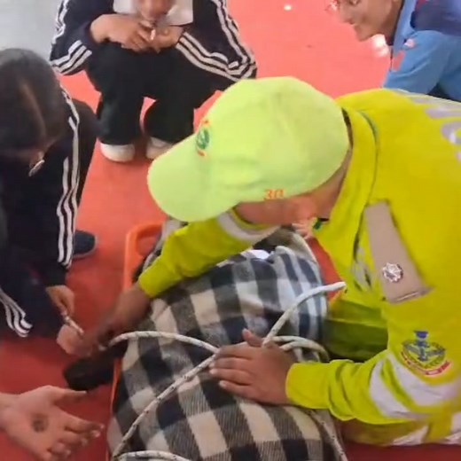 Spine Board with strips (Stretcher lashing) | Sarita Negi