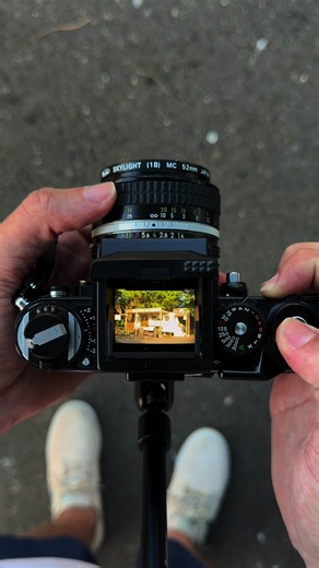 The first time I picked up the Nikon F3 I didn’t knew much about the camera. After one of my first videos that went viral, people notice that I made a few mistakes. After that video I keep doing more videos but all of those errors were fix, I bought the proper waist level viewfinder, and I have to say. This camera has sharpened my photos in a level that I never thought possible. That’s why I can say, this is one of the best 35mm SLR camera’s out there. • • • • • • • • • • #35mm #film #asmr #phot