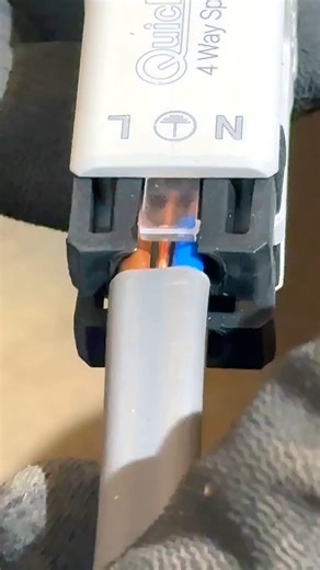 The ultimate time-saver for electricians—Quickwire's 24A splitter junction boxes! These can extend or split a circuit as needed. They are also maintenance-free, so they can be securely installed beneath floorboards. Learn more 📺 👉 https://fb.watch/rIGlcpTDzH/ #Quickwire #wiring #sockets | EFIXX