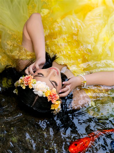 ✨ ¡Haz de tu sesión de Quinceañera una experiencia mágica con Rosy's Photography! ✨ 📸 Lo que ofrecemos para tu sesión de ensueño: 💫 Vestidos deslumbrantes y exclusivos para quinceañeras. 💫 Maquillaje y peinado profesional para resaltar tu belleza. 💫 Álbum premium de cristal y piel con los mejores recuerdos. 💫 Canvas y acrílicos de alta calidad para decorar con estilo. ✨ Celebra tu historia con fotos que capturan la magia de tus 15 para siempre. 📅 Reserva tu sesión hoy mismo y asegura tu fe