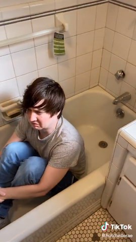 Whoops didn’t see that coming. 👀 #papertowelchallenge