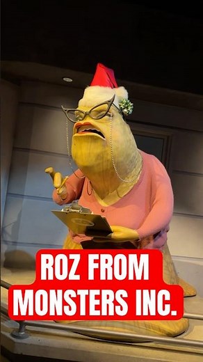 ROZ FROM MONSTERS INC. SINGING CHRISTMAS CAROLS at Disney California Adventure