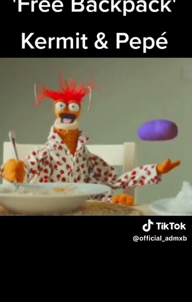 "hehe..Pretty cool" #muppet #pepe #kermit
