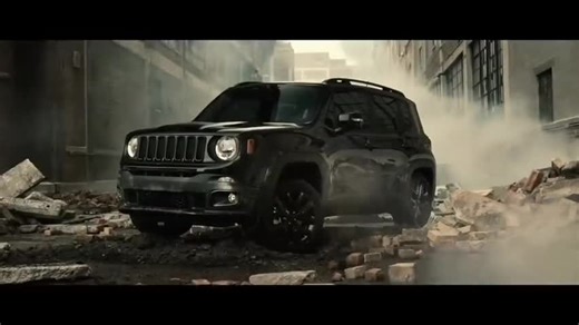Batman brave la tempête en Jeep Renegade