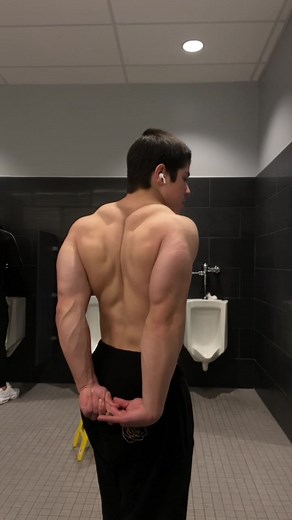 bath stetic #gym #gymotivation #fitness #gymtok #fyp #bodybuilding #zyzz #parati #foryoupage #baki #17