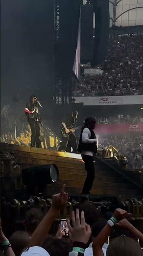 Playboi Carti performs “Sky” in Warsaw at the AHTD Tour 🇵🇱