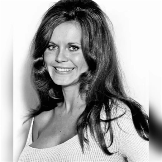 "Do you remember her?🔍With her gorgeous looks, straight hair, and iconic 60s gogo boots, she stole the spotlight and made hearts race.📸She left us too soon, leaving a lasting pain in the hearts of her fans. Did you recognize the famous trophy girl? The answer⬇️⬇️⬇️" A former star just slammed her work ethic — but could she be the next top manager in the company? 👇 Why fans (and critics) are talking! Full story 👇 👇" | Christie Dutton