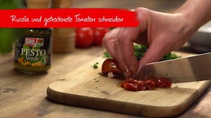 Du bist spontan bei Freunden eingeladen und willst nicht mit leeren Händen dastehen? Dann mach doch einfach einen simplen und doch so leckeren Spaghettisalat! Die überschaubare Zutatenliste findest du wie immer hier: https://bit.ly/2yMqc9e #OROdiParma #originalitalienischkochen #Spaghettisalat | ORO di Parma