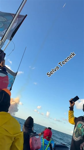 Space X 🚀 lanza su cohete y explota el propulsor 💥 en el Golfo de México 🇲🇽 un estruendo terrible que sin duda afecta a toda la fauna marina 🐋 🐬 🐢 🐠 🐙 ahí estuvimos con Conibio Global A.C. Y Jesus Elias Ibarra Rodriguez manifestando nuestra inconformidad por esto; él se podrá ir a Marte cuando se destroce nuestro mundo 🌍 pero todos los que lean esto SE QUEDAN! | Selva Teenek Ecopark