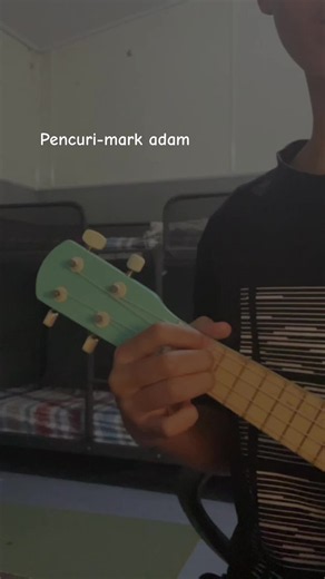 Sumbang but okay… Woah woah woah #ukulele#markadam #song#melayu#black