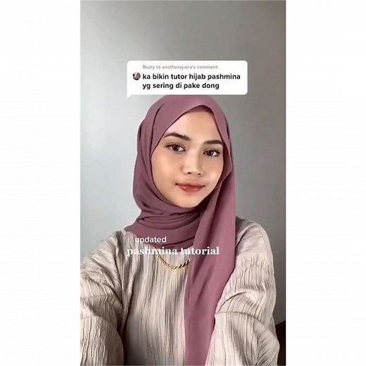 TUTORIAL JILBAB PESTA | ▶ Semoga Tutorialnya bermanfaat ... 🙏🙏 𝐉𝐀𝐍𝐆𝐀𝐍 𝐋𝐔𝐏𝐀 𝐋𝐈𝐊𝐄 𝐃𝐀𝐍 𝐒𝐇𝐀𝐑𝐄 𝐘𝐀 𝐕𝐈𝐃𝐈𝐎 𝐈𝐍𝐈 Follow 👉 @tutorialhijabsegiempat.idn Follow 👉... | Instagram