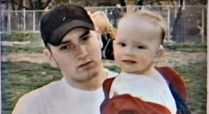 Before he was famous, Eminem once washed dishes for an entire week just to buy a Christmas gift for his daughter Hailie — but when he brought the gift home, what he found made the young rapper swear an oath. The Detroit winter of 1995 was so cold it felt like your breath could freeze in midair. Eminem then was just a skinny young man with empty pockets, an empty wallet, and a dream of becoming a rapper that seemed farther away than the city lights themselves. He had just finished his seventh str