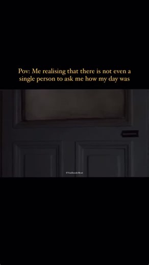 Conrad on Instagram: "もちろんです 😊 以下は、画像内の中国語テキストを自然な日本語に翻訳したものです： ⸻ 日本では、研究者たちがスマート歩道を利用して、日常の動きをクリーンエネルギー⚡に変換する取り組みを進めています。 これらの歩道には特別な圧電材料が埋め込まれており、通行人の歩行によって運動エネルギーを集めることができます。 人々が歩いたり、走ったり、跳んだりすると、路面がわずかに変形し、その際に機械的な圧力が発生します。圧電素子はその圧力を電気エネルギー🔋に変換します。 この電力は街灯の照明や公共ディスプレイの電源、さらには歩行者の流れの監視にも利用できます。 この技術はエネルギーの無駄を減らすだけでなく、未来の都市の無限の可能性も示しています🌏。 東京や京都などの実験地区では、人々の一歩一歩が地球に優しいグリーンエネルギー💚を生み出しています。 テクノロジーが生活をより環境に優しくし、そして一歩一歩に意味を与えてくれます✨ #日本 #テクノロジー #イノベーション #持続可能 #グリーンエネルギー #未来都市 #環境保護 #知識 #事実 #おすす