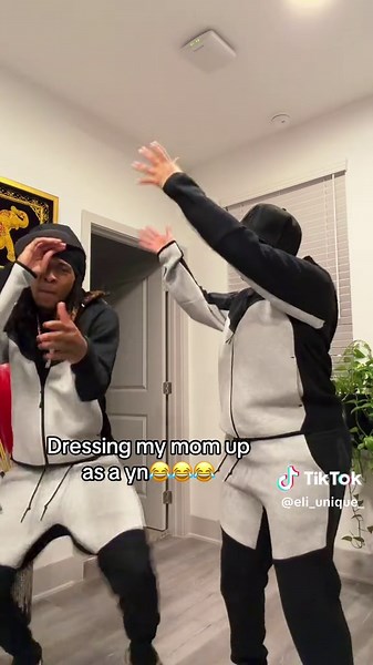 We twins?😂😂😂#teameli #eliunique | Dressing Up