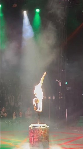 Talented girl at circus🎪