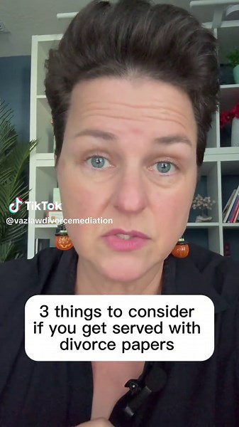 👻 Just got served with divorce papers? Don’t panic, it’s not as scary as it seems. Here are 3 things to do right away: 1️⃣ Take a breath. This can be overwhelming (and even a shock), but staying calm helps you make thoughtful decisions for your future. 2️⃣ Read everything carefully. Make sure all information is accurate, and that you understand what you’re reading. 3️⃣ Get legal advice. Learn what the paperwork means and what your next steps should be. ⏳ There are time limits for responding, so