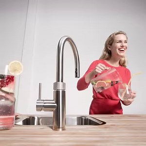 Met de Quooker CUBE haal je alles uit één kraan: kokend, warm, koud, bruisend en gefilterd water. | Quooker