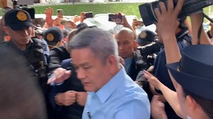 13K views · 63 reactions | JUST IN:Nag-abot ang Contractor nga si Curlee Discaya sa Independent Commission for Infrastructure sa Taguig City subong Martes, Oktubre 7. Nakadetiner si Discaya sa Senate facility. | Baskog Radyo | Facebook