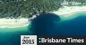 Car 'no longer visible' in dramatic Inskip Point sinkhole: ranger