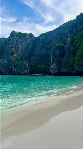 The beach where the movie "The Beach" with Leonardo DiCaprio was filmed is Maya Bay🏝️#thailand #fyp