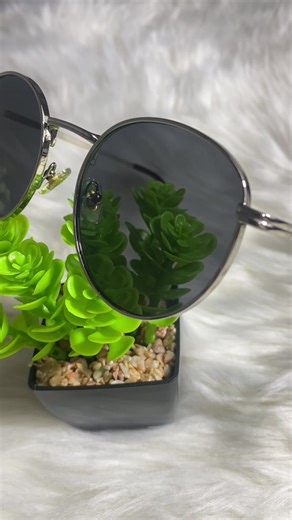 Choosing the Right Sunglasses for Street Fashion