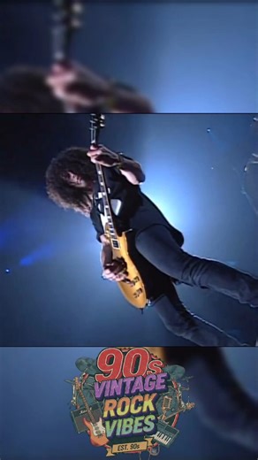 When GNR ruled the world with this masterpiece 👑🤘🏻 #gnr #axel #concert #90s #vintagerock