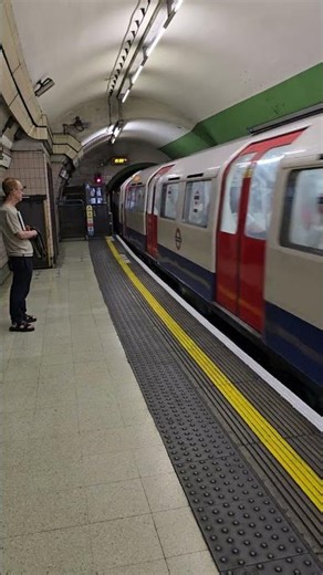 London Underground Bakerloo Line 1972 Stock Train Arriving At Paddington 27 June 2025 #shorts