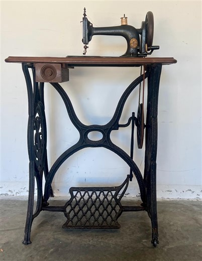 Antique Singer Sewing Machine: 1881 Model 12, Cast Iron Base - Etsy