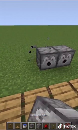 Minecraft Redstone Circuit and Explosion Setup