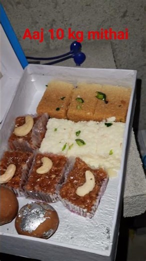aaj 10kg mithai ayi worker k liye