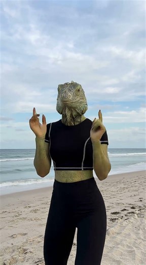 This iguana mask dance is absolutely unhinged #shorts #viral #trending