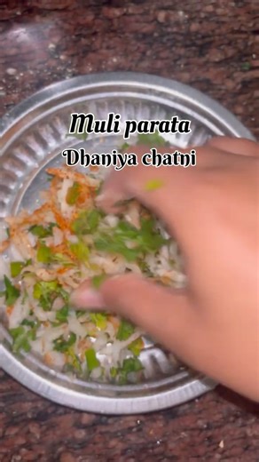 Aaj bnya muli parata dhaniya chatni#dailyshorts #minivlog #food