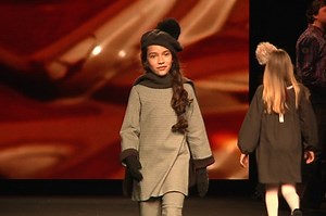 La tendència en la moda infantil és fer “versions mini dels adults”