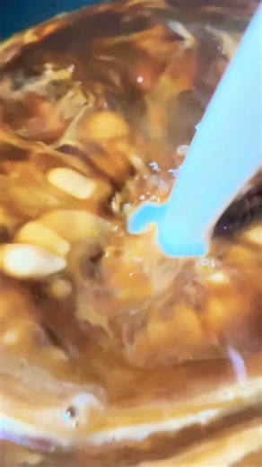 I see a CREEPY FACE howboutchu