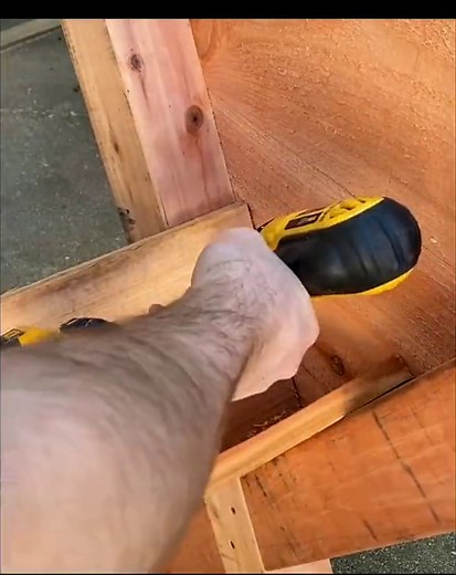 Elevated Trestle Style Planter Box DIY | Woodworking Tutorial