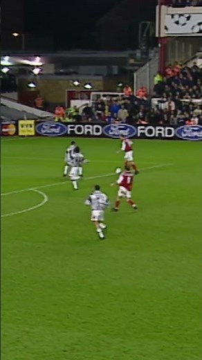 THIS BERGKAMP ASSIST IS BEAUTIFUL 😍